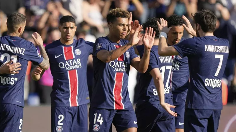 باريس سان جيرمان يفوز على أنجيه ويتوج بطلًا لـ الدوري الفرنسي