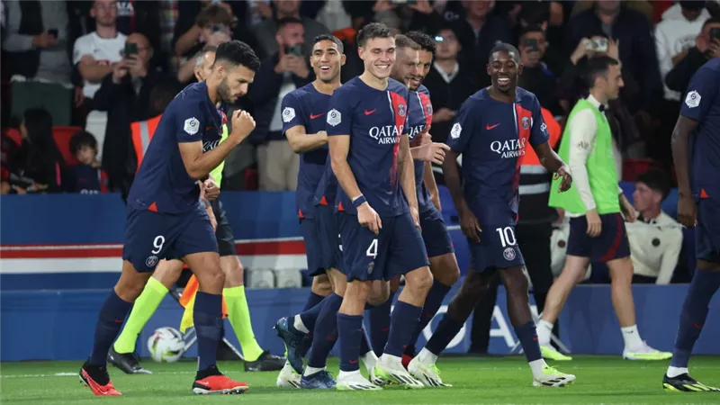 باريس سان جيرمان يتوج بلقب الدوري الفرنسي بعد الفوز على أنجيه