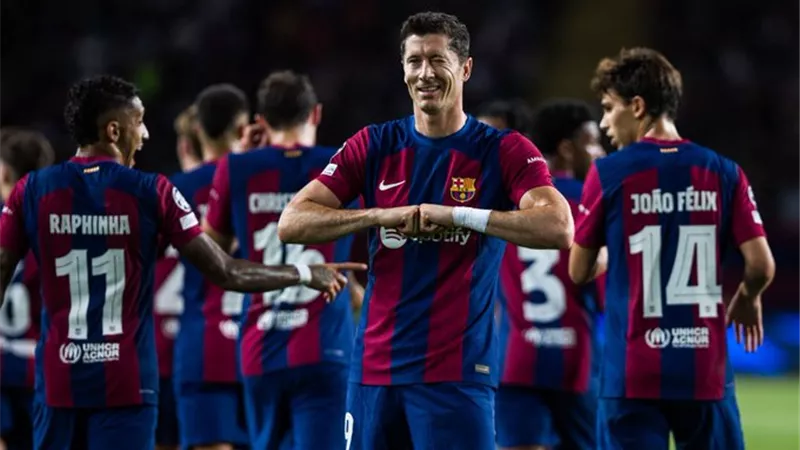 ليفاندوفسكي يقود تشكيل برشلونة أمام ريال بيتيس في الدوري الإسباني