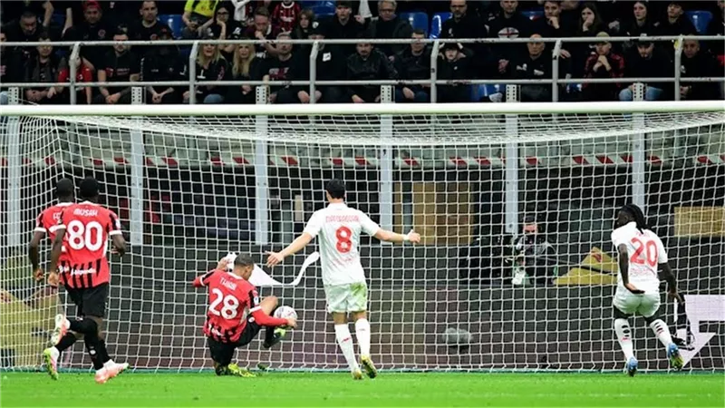 ميلان يتعادل مع فيورنتينا بالدوري الإيطالي ويبتعد عن دوري الأبطال