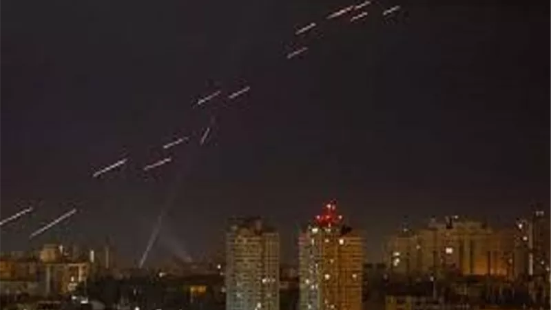 روسيا تسقط 11 مسيرة أوكرانية.. وهجوم صاروخي على كييف