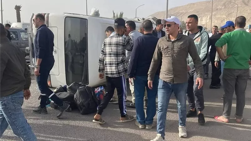 إصابة 16 فى حادث تصادم ميكروباص وميني باص بالسويس