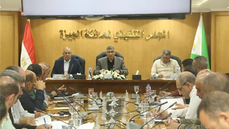 محافظ الجيزة يتابع موقف ملف تقنين واسترداد أراضي أملاك الدولة