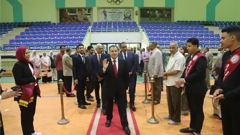 رئيس جامعة جنوب الوادي يشهد احتفالية معايدة عيد الفطر