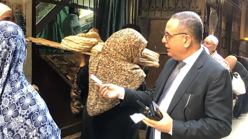 ضبط 8طن لحوم خارج السلخانة وسكر ومكرونة وتحرير 100 مخالفة تموينية