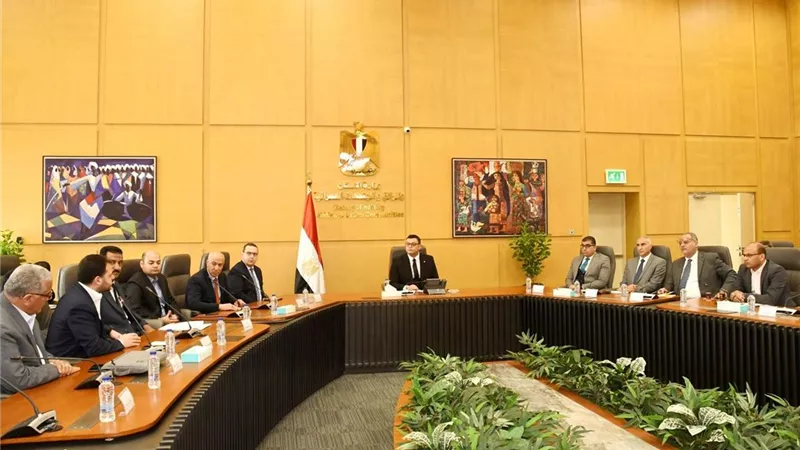 وزير الإسكان يبحث فرص الاستثمار في الساحل الشمالي