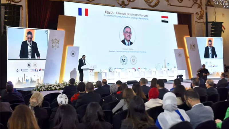 هيبة: زيارة الرئيس ماكرون تجسد فصلًا جديدًا في الشراكة بين مصر وفرنسا