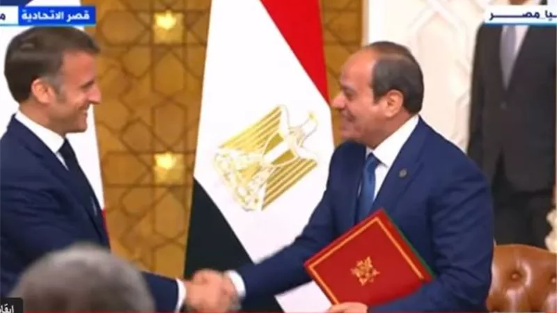 السيسي وماكرون يوقعان إعلان ترفيع العلاقات إلى مستوى الشراكة الاستراتيجية