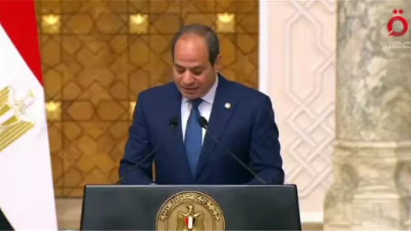السيسي يؤكد مع ماكرون ضرورة العودة لاتفاق وقف إطلاق النار في غزة