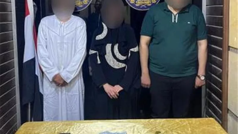 ضبط 3 لـ احتجاز سيدة وإكراهها على توقيع إيصالات أمانة بالقاهرة