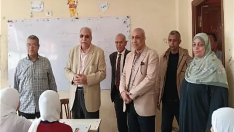 مدير تعليم القليوبية يتابع انتظام الدراسة بمدارس كفر شكر