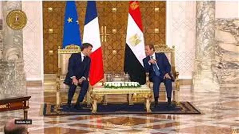 السيسي وماكرون يبحثان تأمين قناة السويس وتخفيف أثر هجمات باب المندب