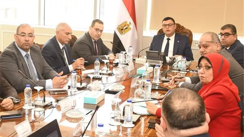 الشربيني يتابع آليات طرح الأراضي والاستثمار بالمدن الجديدة