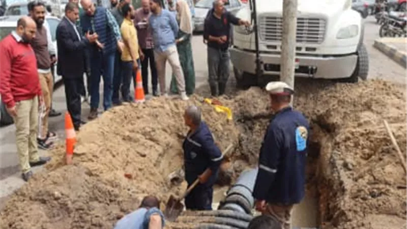محافظ القليوبية يتابع اعمال إصلاح خط مياه بمدينة بنها