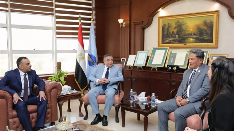 محافظ البحر الأحمر والسفير التايلاندي يبحثان التعاون السياحي .صور