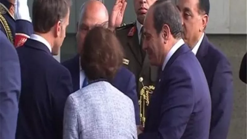 الرئيسان السيسي وماكرون في زيارة هامة لمحطة عدلي منصور
