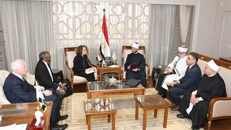 وزير الأوقاف يستقبل وفدًا رفيع من منظمة كنائس من أجل السلام