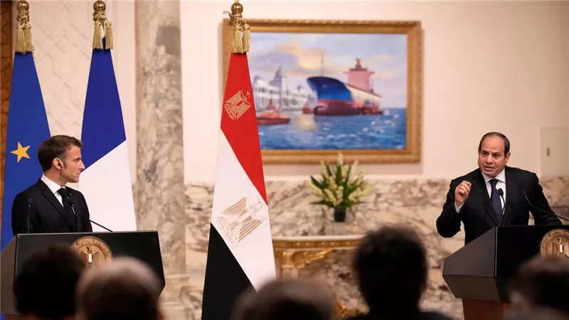صحف ووكالات أنباء عربية وأجنبية تبرز رفض الرئيس السيسي وماكرون لدعوات تهجير الفلسطينيين