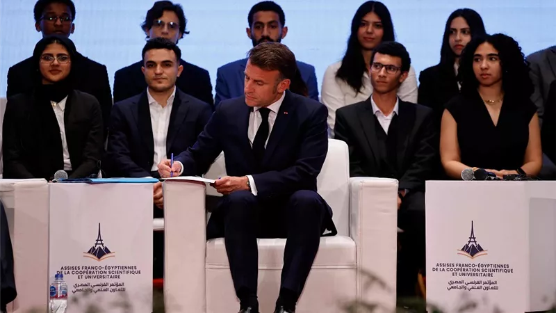 الرئيس الفرنسي: رأس المال البشري هو عنصر مهم بمصر