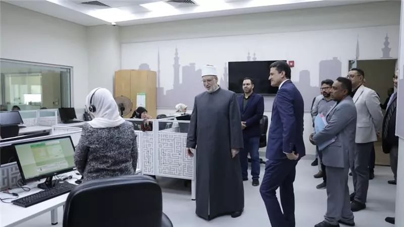 وكيل الأزهر الشريف يتفقد مركز الأزهر للفتوى لمتابعة سير العمل