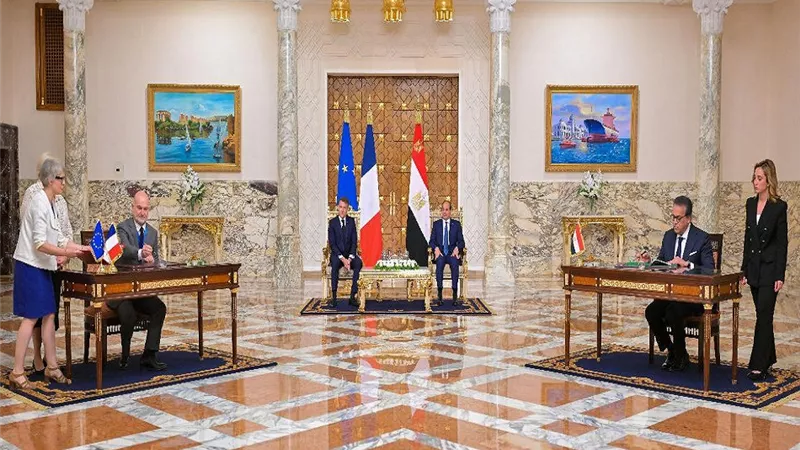 إعلان مشترك بين مصر وفرنسا.. رفع العلاقات إلى مستوى الشراكة الاستراتيجية