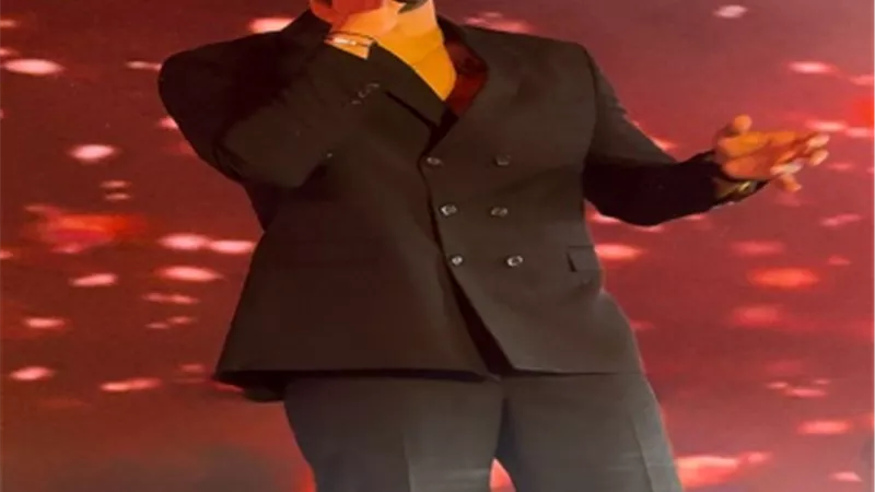 أحمد باتشان يشعل أجواء الكويت في حفل كامل العدد
