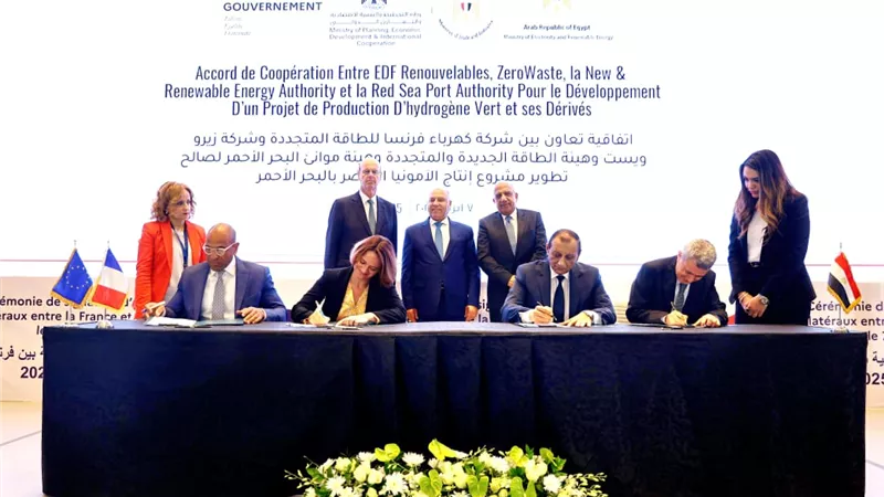 وزيرا النقل والكهرباء يشهدوا توقيع تعاون لإنتاج الهيدروجين الاخضر