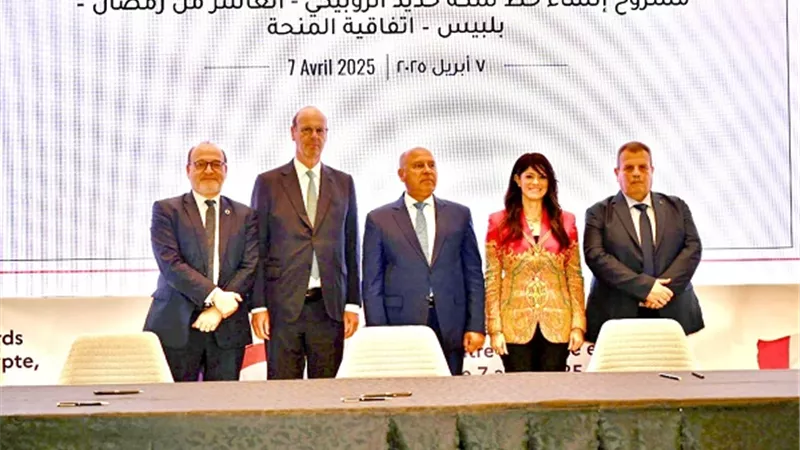 توقيع اتفاقية لإنشاء خط السكك الحديدية الروبيكي – العاشر – بلبيس