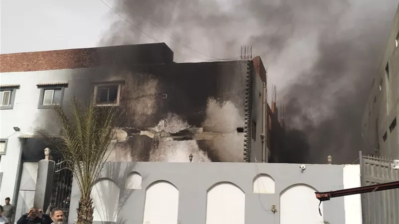 حريق هائل يلتهم مصنع للبويات بالشرقية