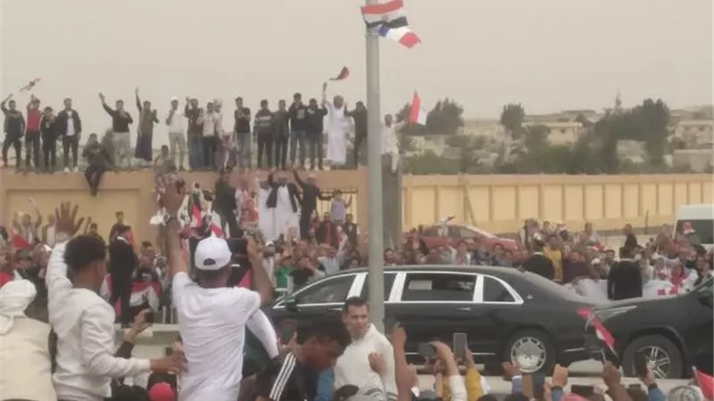 السيسى يحيى المحتشدين في فعالية رفض تهجير الفلسطينيين بالعريش