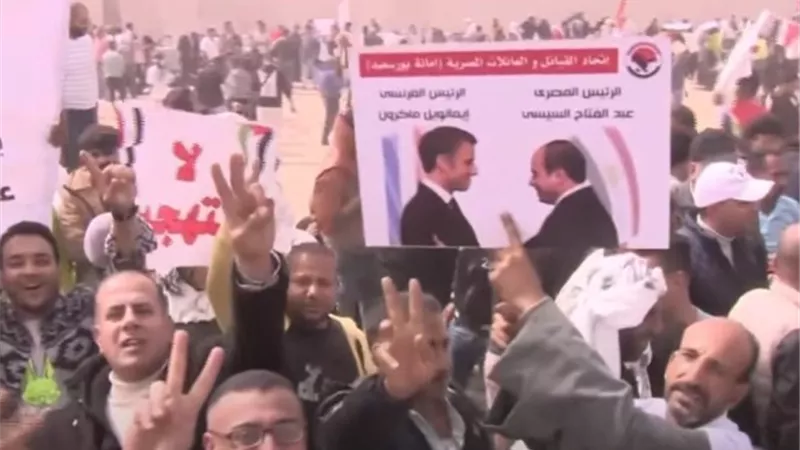 آلاف المصريين يهتفون .. غزة ليست للبيع و