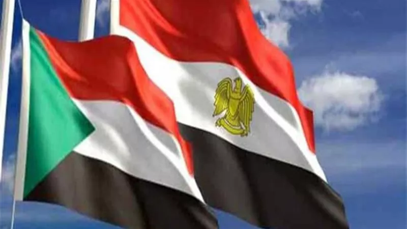 رئيس المخابرات العامة يلتقي رئيس مجلس السيادة السوداني في بورسودان