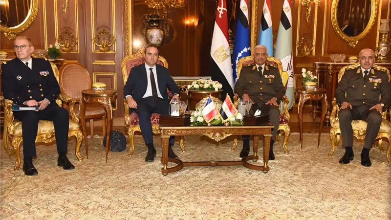 وزير الدفاع يلتقى وزير الجيوش الفرنسية