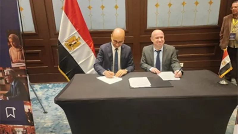 رئيس جامعة دمنهور يوقع مذكرة تفاهم مع جامعة السوربون الجديدة