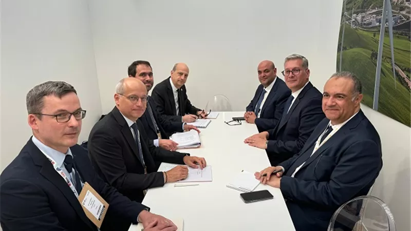 وزير البترول يبحث مع وفد توتال انيرجيز زيادة الإنتاج وخططها التوسعية