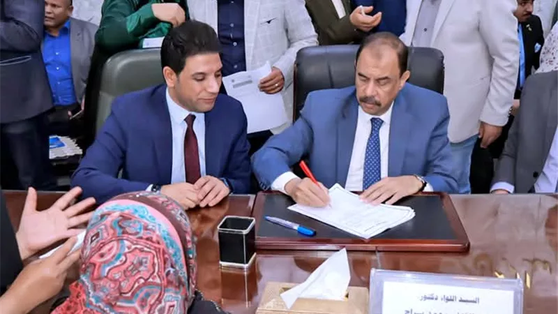 محافظ سوهاج يعقد اللقاء الجماهيري الأسبوعي لبحث مطالب المواطنين
