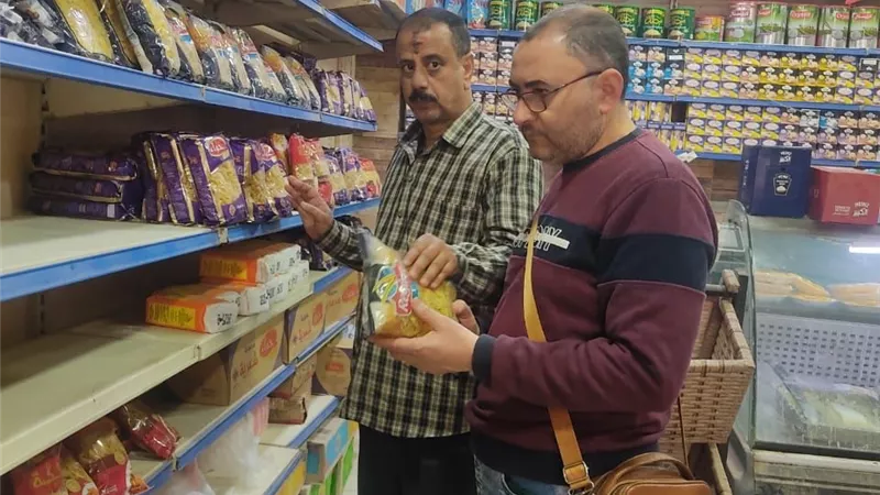 ضبط 9 طن دقيق وملح ومخللات ولحوم في حملة تموينية بالدقهلية