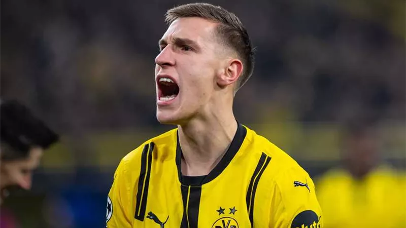 الإصابة تنهي موسم مدافع بروسيا دورتموند