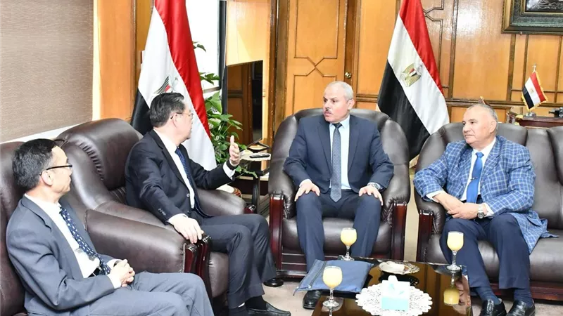 نائب وزير الشئون الدينية بالصين يبحث التعاون مع جامعة القناة