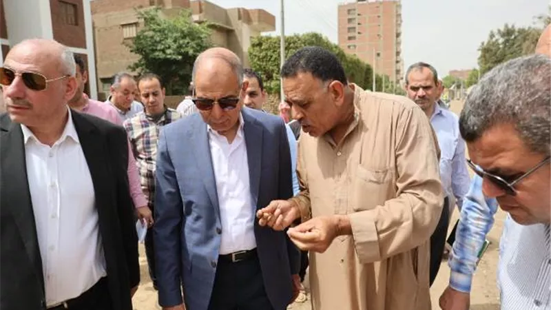 محافظ المنيا يشهد التشغيل التجريبي لمجمع خدمات أبا البلد فى مغاغة