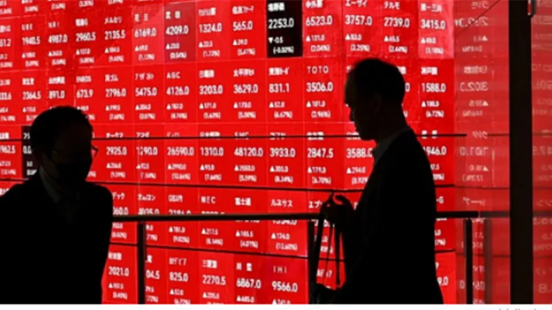 بورصات آسيا تتراجع والنفط يهبط بعد قرار ترامب
