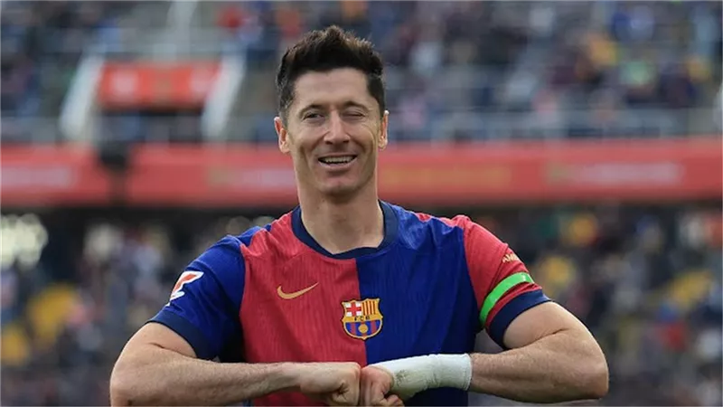 ليفاندوفسكي يقود تشكيل برشلونة أمام دورتموند اليوم بدوري الأبطال
