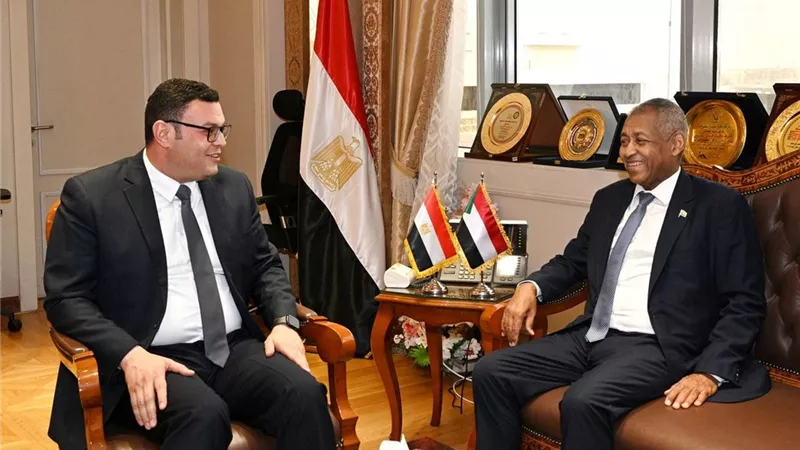 وزير الإسكان يستقبل السفير السوداني لبحث تعزيز فرص التعاون