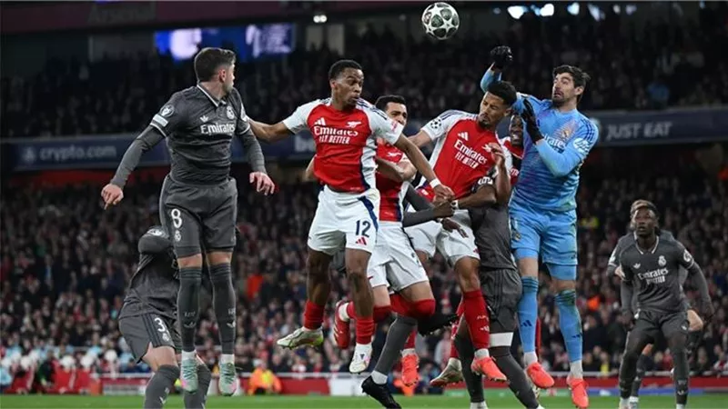نجم آرسنال يتغنى بزميله ديكلان رايس أمام ريال مدريد