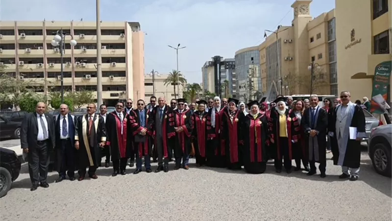 جامعة الفيوم تكرم اليوم فى عيد العلم السابع عشر١٢٠٠ من أبناء الجامعة