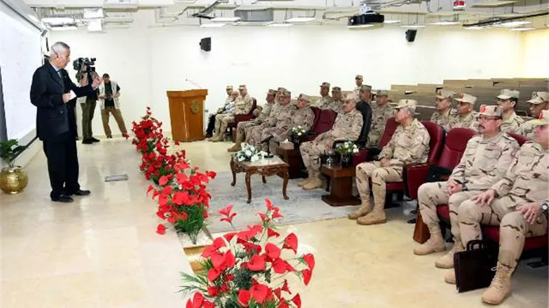 رئيس الأركان يتفقد سير العمل بالأكاديمية العسكرية فى العاصمة الإدارية