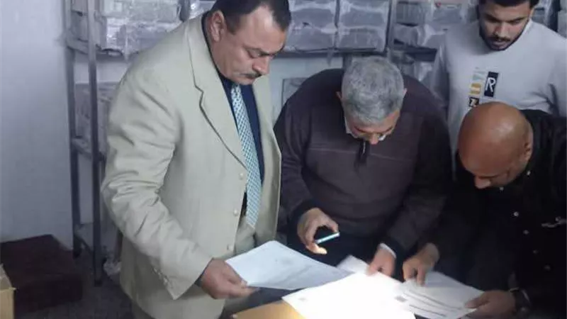 ضبط أغذية مجهولة المصدر بأسواق دمياط