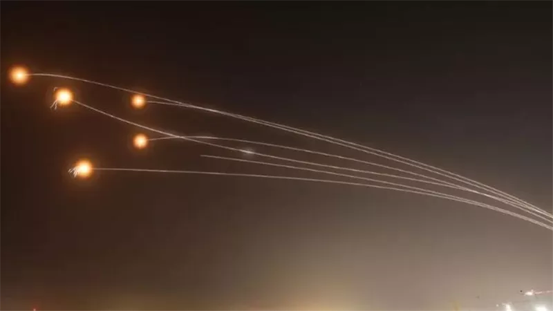 الحوثيون: استهدفنا حاملة الطائرات الأمريكية ترومان