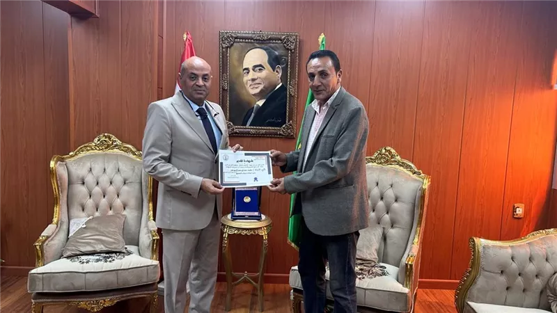 تكريم مشرف الخط العربي بدكرنس بالدقهلية