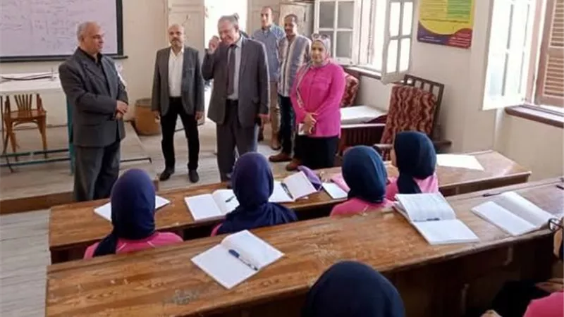 محافظ أسيوط يؤكد على المرور بالمدارس للإطمئنان على العملية التعليمية